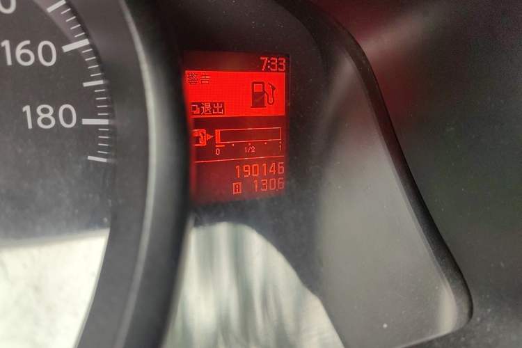Used Nissan NV200 2011 1.6L 232 Seats Zunya Trim Odometer Close Up