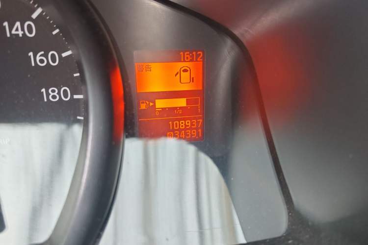 Used Nissan NV200 2011 1.6L 232 Seats Zunya Trim Odometer Close Up