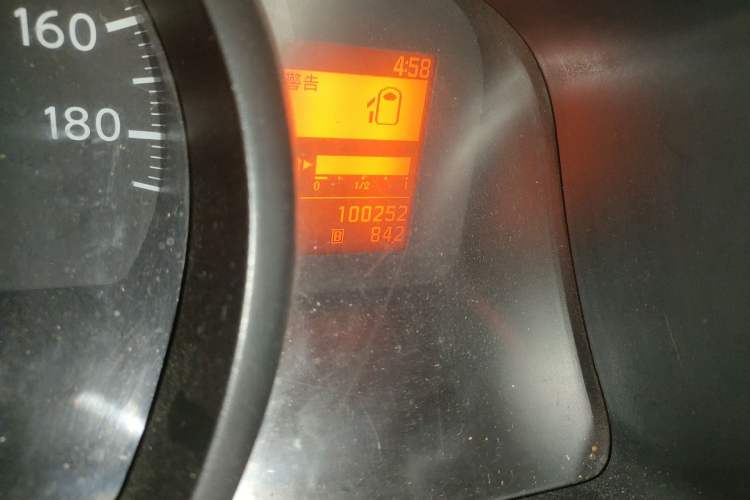 Used Nissan NV200 2011 1.6L 232 Seats Zunya Trim Odometer Close Up