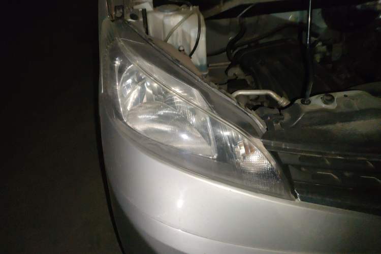Used Nissan NV200 2011 1.6L 232 Seats Zunya Trim Right Front Headlight