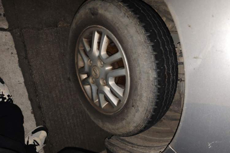 Used Nissan NV200 2011 1.6L 232 Seats Zunya Trim Right Front Wheel Hub