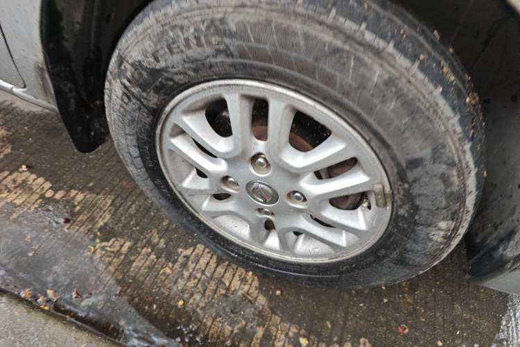 Used Nissan NV200 2011 1.6L 232 Seats Zunya Trim Right Front Wheel Hub