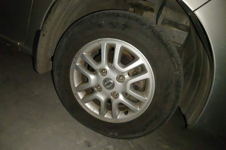Used Nissan NV200 2011 1.6L 232 Seats Zunya Trim Right Front Wheel Hub