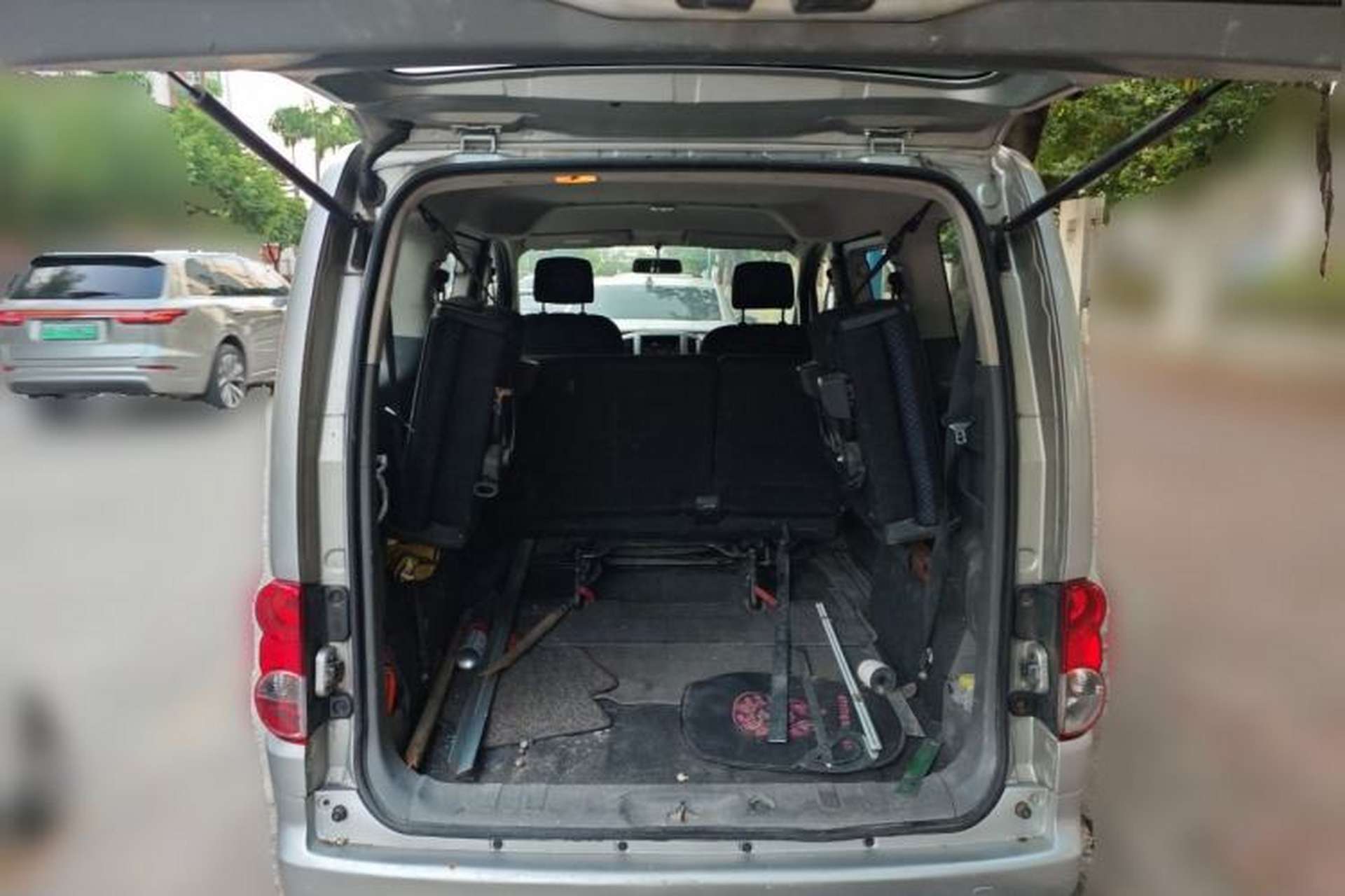 Used Nissan NV200 2011 1.6L 232 Seats Zunya Trim Trunk