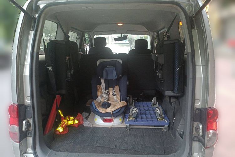 Used Nissan NV200 2011 1.6L 232 Seats Zunya Trim Trunk