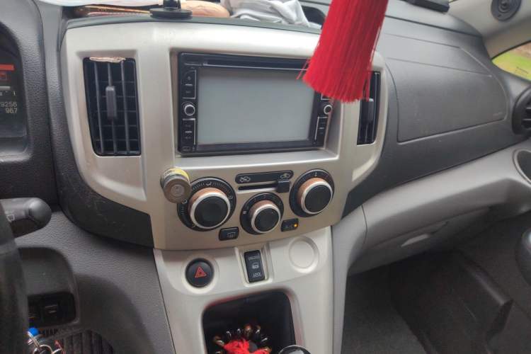 Used Nissan NV200 2011 1.6L 223 Seats Deluxe Version Audio And AC Panel