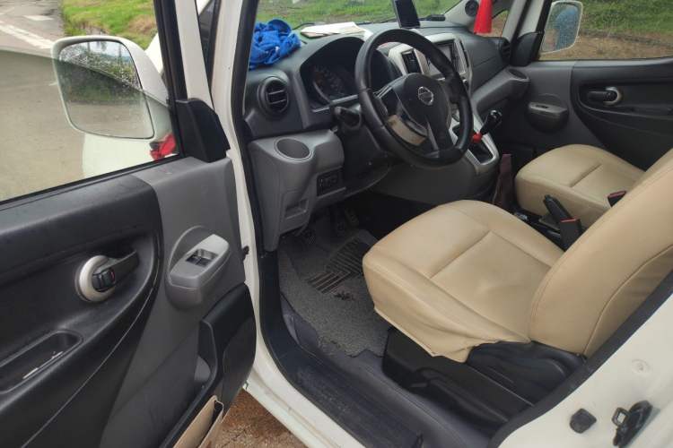 Used Nissan NV200 2011 1.6L 223 Seats Deluxe Version Driver Seat