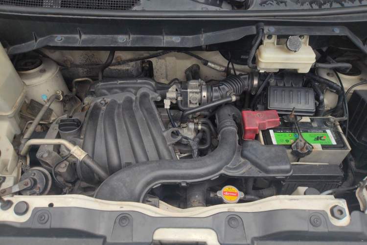 Used Nissan NV200 2011 1.6L 223 Seats Deluxe Version Engine Bay