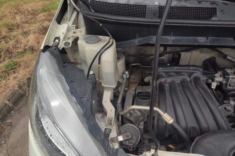 Used Nissan NV200 2011 1.6L 223 Seats Deluxe Version Engine Bay Right