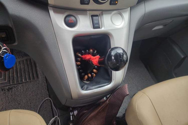 Used Nissan NV200 2011 1.6L 223 Seats Deluxe Version Gear Lever