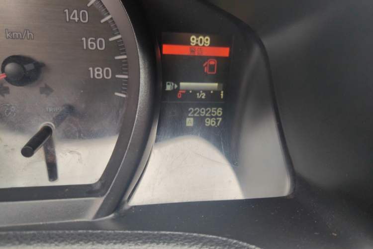 Used Nissan NV200 2011 1.6L 223 Seats Deluxe Version Odometer Close Up