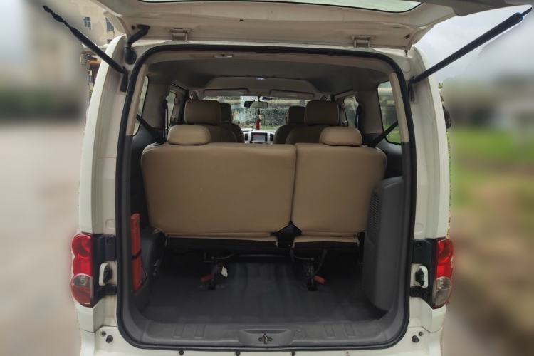 Used Nissan NV200 2011 1.6L 223 Seats Deluxe Version Trunk