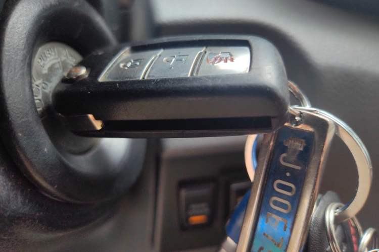 Used Nissan NV200 2011 1.6L 223 Seats Deluxe Version Vehicle Key