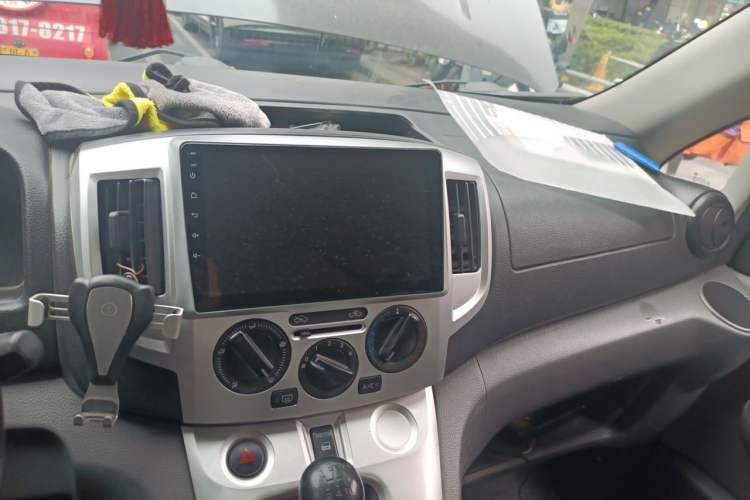 Used Nissan NV200 2012 1.6L 232 Seats Luxury Version Audio And AC Panel