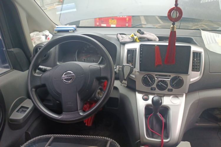 Used Nissan NV200 2012 1.6L 232 Seats Luxury Version Center Console