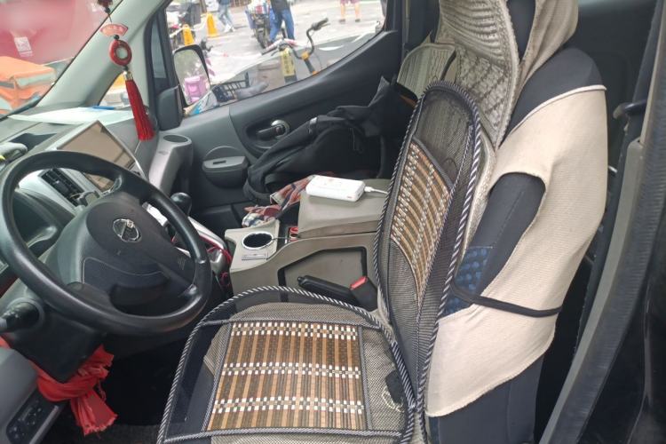 Used Nissan NV200 2012 1.6L 232 Seats Luxury Version Left Front Seat