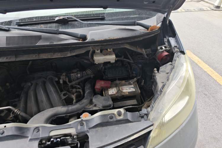 Used Nissan NV200 2012 1.6L 232 Seats Luxury Version Engine Bay Left
