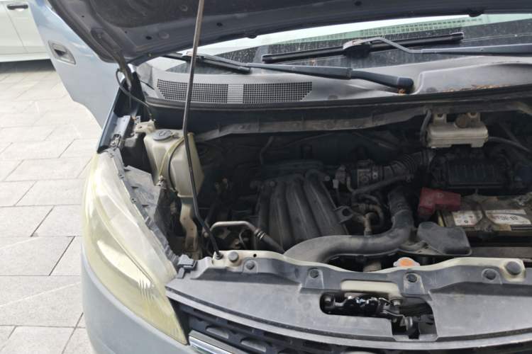 Used Nissan NV200 2012 1.6L 232 Seats Luxury Version Engine Bay Right