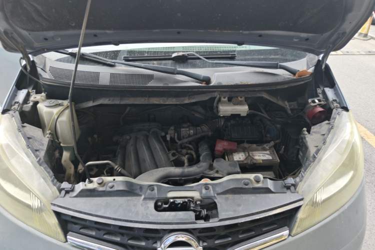 Used Nissan NV200 2012 1.6L 232 Seats Luxury Version Engine Bay