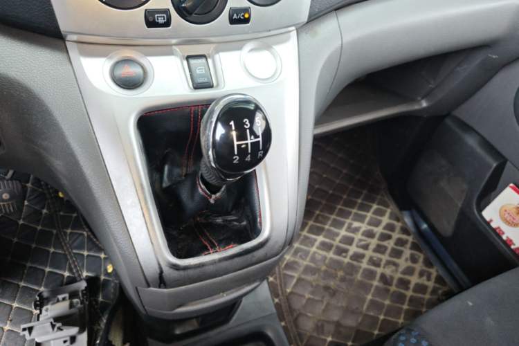Used Nissan NV200 2012 1.6L 232 Seats Luxury Version Gear Lever