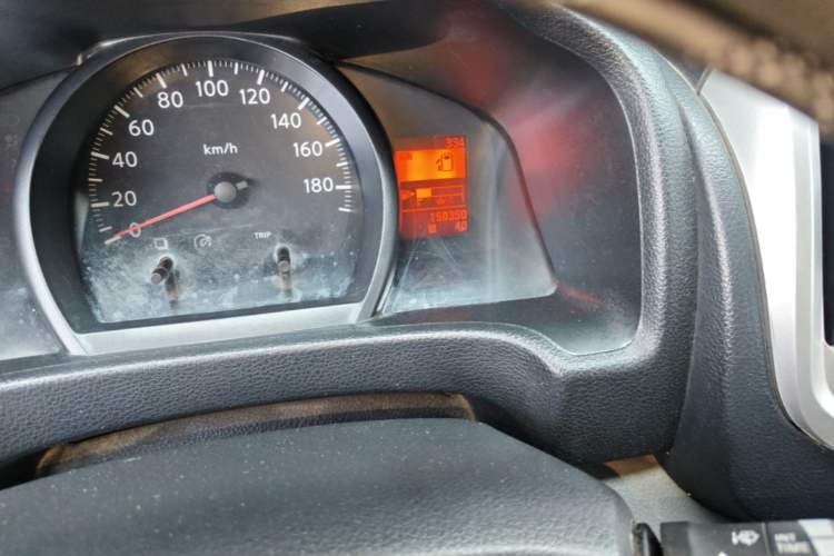 Used Nissan NV200 2012 1.6L 232 Seats Luxury Version Odometer Close Up