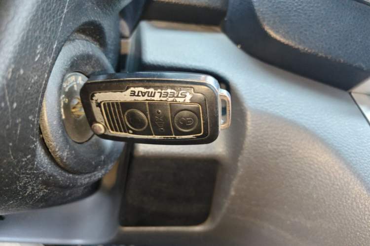Used Nissan NV200 2012 1.6L 232 Seats Luxury Version Vehicle Key