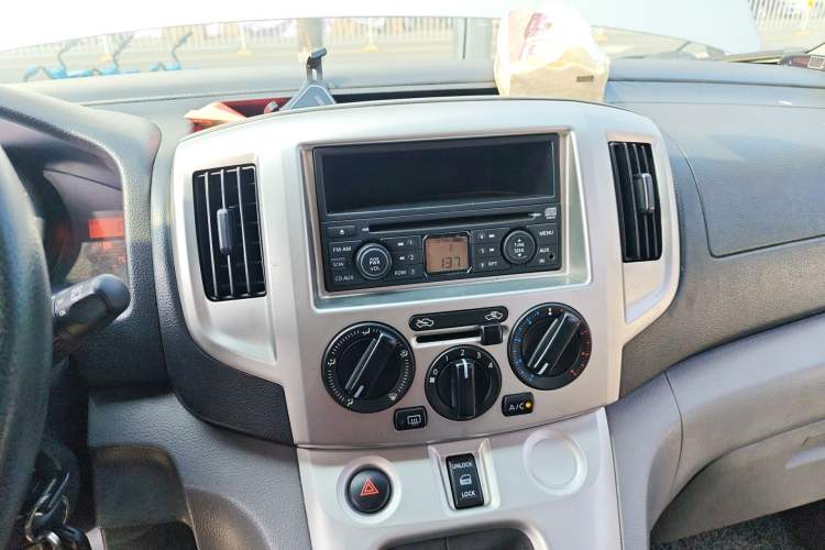 Used Nissan NV200 2012 1.6L 232 Seats Luxury Version Audio And AC Panel