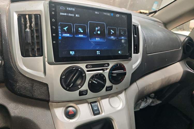 Used Nissan NV200 2012 1.6L 232 Seats Luxury Version Audio And AC Panel
