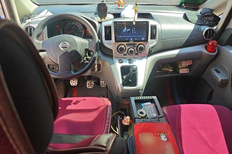 Used Nissan NV200 2012 1.6L 232 Seats Luxury Version Center Console