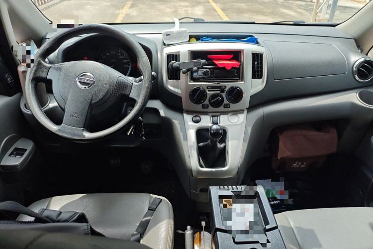 Used Nissan NV200 2012 1.6L 232 Seats Luxury Version Center Console