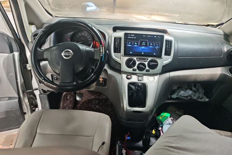 Used Nissan NV200 2012 1.6L 232 Seats Luxury Version Center Console