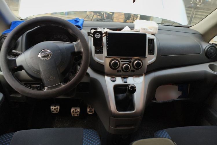 Used Nissan NV200 2012 1.6L 232 Seats Luxury Version Center Console