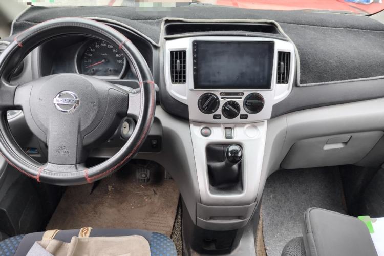 Used Nissan NV200 2012 1.6L 232 Seats Luxury Version Center Console