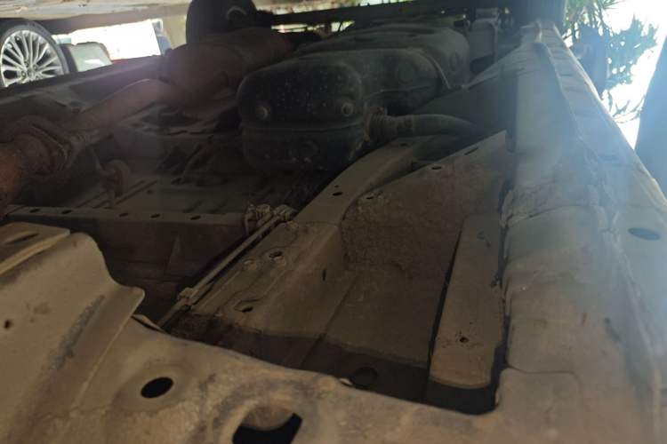 Used Nissan NV200 2012 1.6L 232 Seats Luxury Version Chassis Front Right