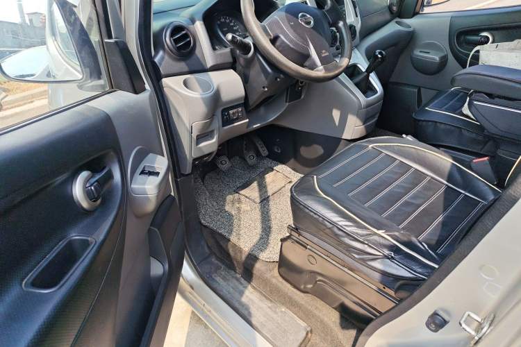 Used Nissan NV200 2012 1.6L 232 Seats Luxury Version Driver Seat
