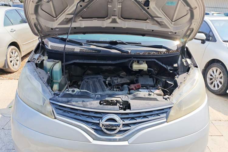 Used Nissan NV200 2012 1.6L 232 Seats Luxury Version Engine Bay