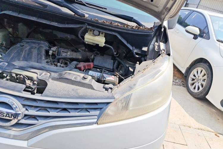 Used Nissan NV200 2012 1.6L 232 Seats Luxury Version Engine Bay Left