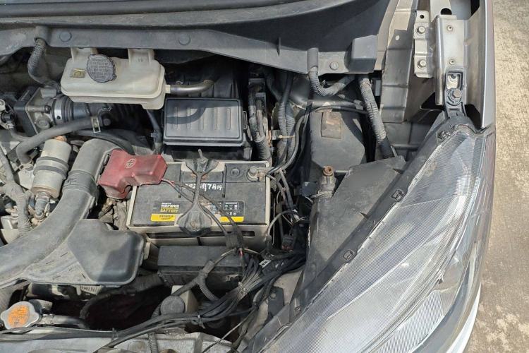Used Nissan NV200 2012 1.6L 232 Seats Luxury Version Engine Bay Left