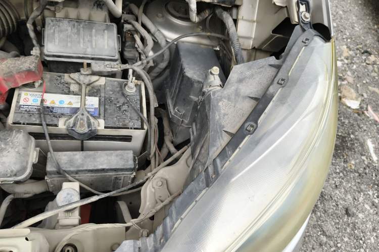 Used Nissan NV200 2012 1.6L 232 Seats Luxury Version Engine Bay Left