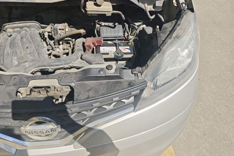 Used Nissan NV200 2012 1.6L 232 Seats Luxury Version Engine Bay Left