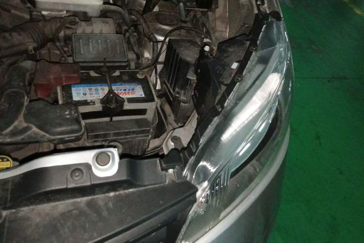 Used Nissan NV200 2012 1.6L 232 Seats Luxury Version Engine Bay Left