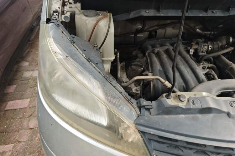 Used Nissan NV200 2012 1.6L 232 Seats Luxury Version Engine Bay Right