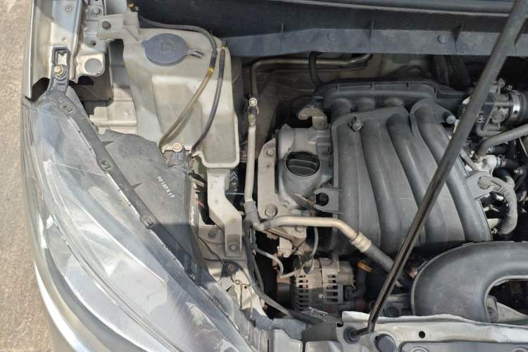 Used Nissan NV200 2012 1.6L 232 Seats Luxury Version Engine Bay Right