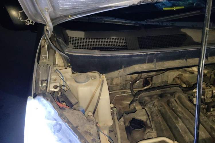 Used Nissan NV200 2012 1.6L 232 Seats Deluxe Version Engine Bay Right