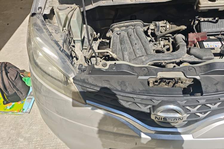 Used Nissan NV200 2012 1.6L 232 Seats Luxury Version Engine Bay Right