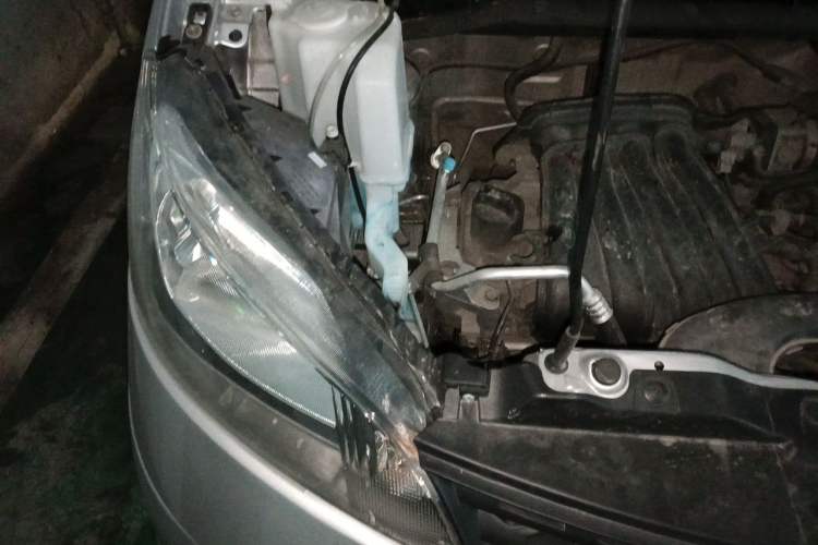 Used Nissan NV200 2012 1.6L 232 Seats Luxury Version Engine Bay Right
