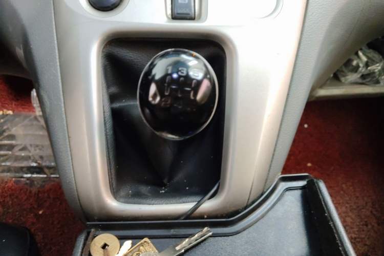 Used Nissan NV200 2012 1.6L 232 Seats Deluxe Version Gear Lever