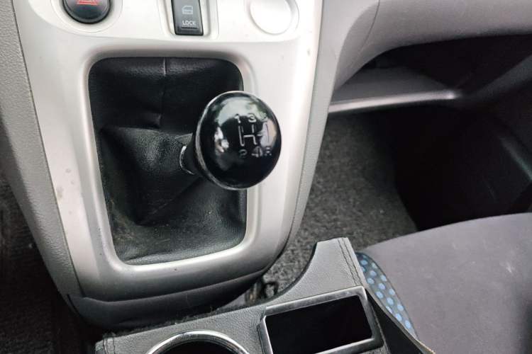 Used Nissan NV200 2012 1.6L 232 Seats Zunya Trim Gear Lever