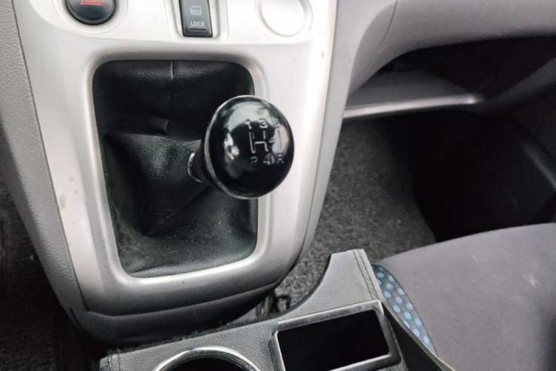 Used Nissan NV200 2012 1.6L 232 Seats Zunya Trim Gear Lever