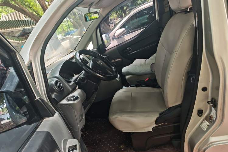 Used Nissan NV200 2012 1.6L 232 Seats Luxury Version Left Front Seat